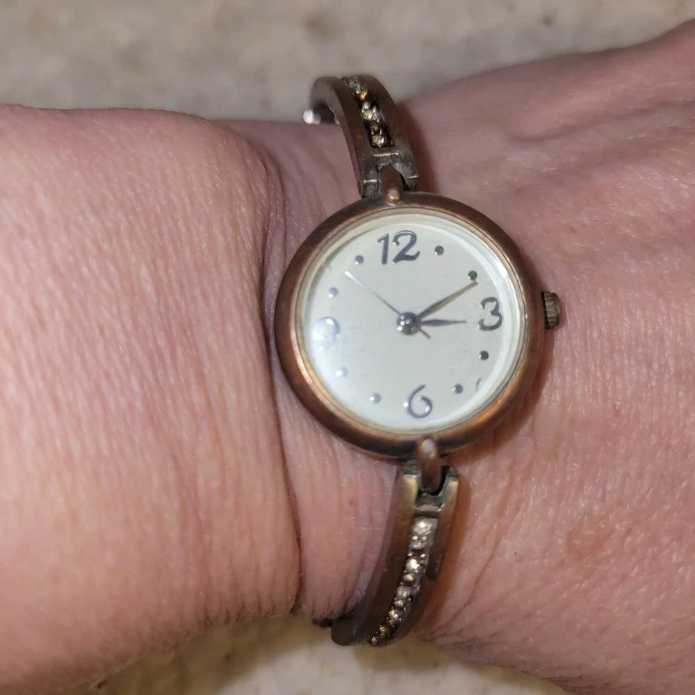 Vintage Swiss Quartz Women's‎ Bracelet Watch Gold Tone Rhinestone Accents